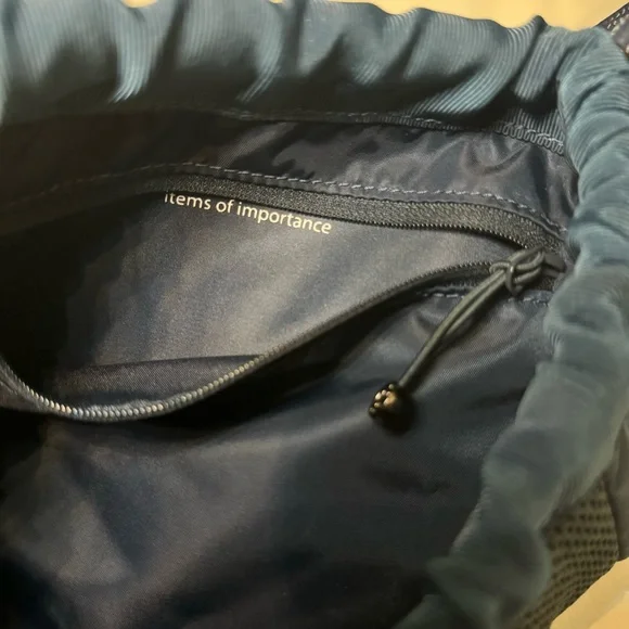Lululemon drawstring backpack - Picture 4 of 6